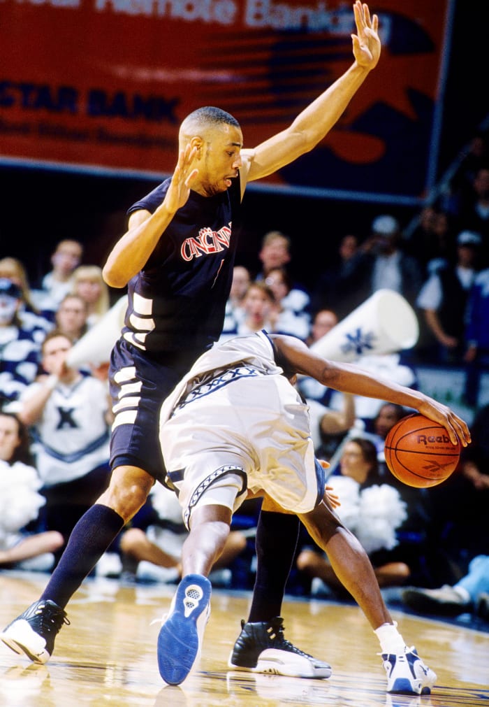Cincinnati Bearcats forward Kenyon Martin in action during the 1997 season.